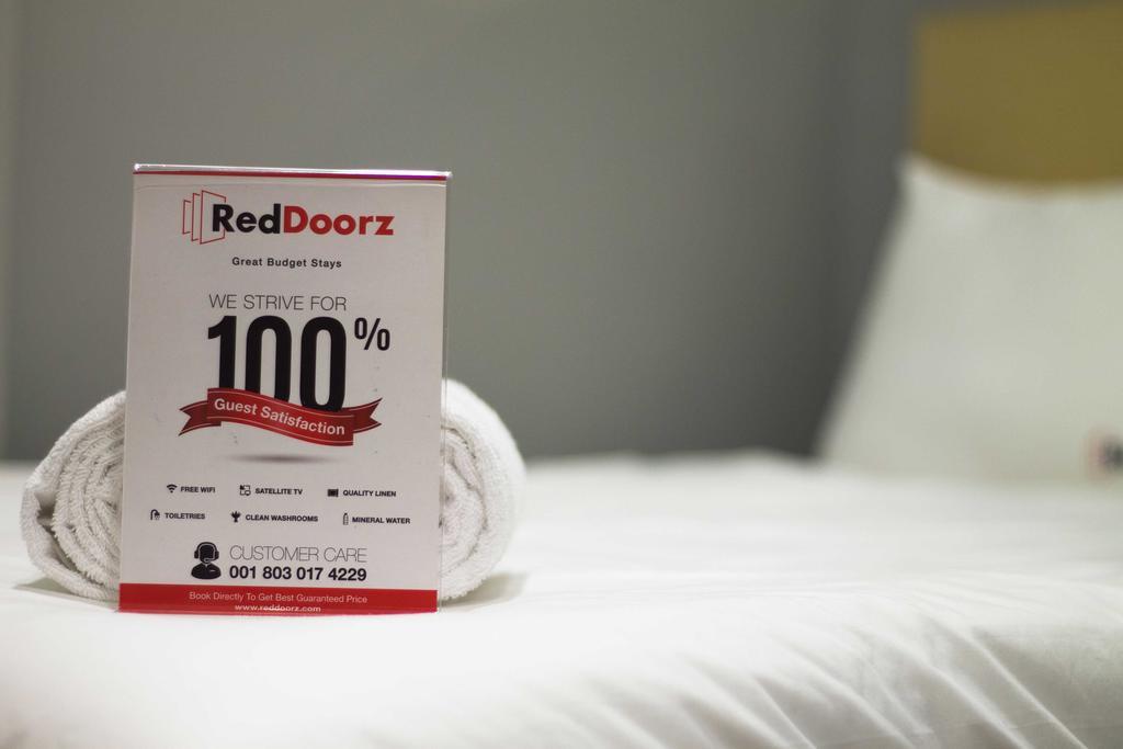 Reddoorz Apartment @ Pegangsaan Kelapa Gading Giacarta Esterno foto