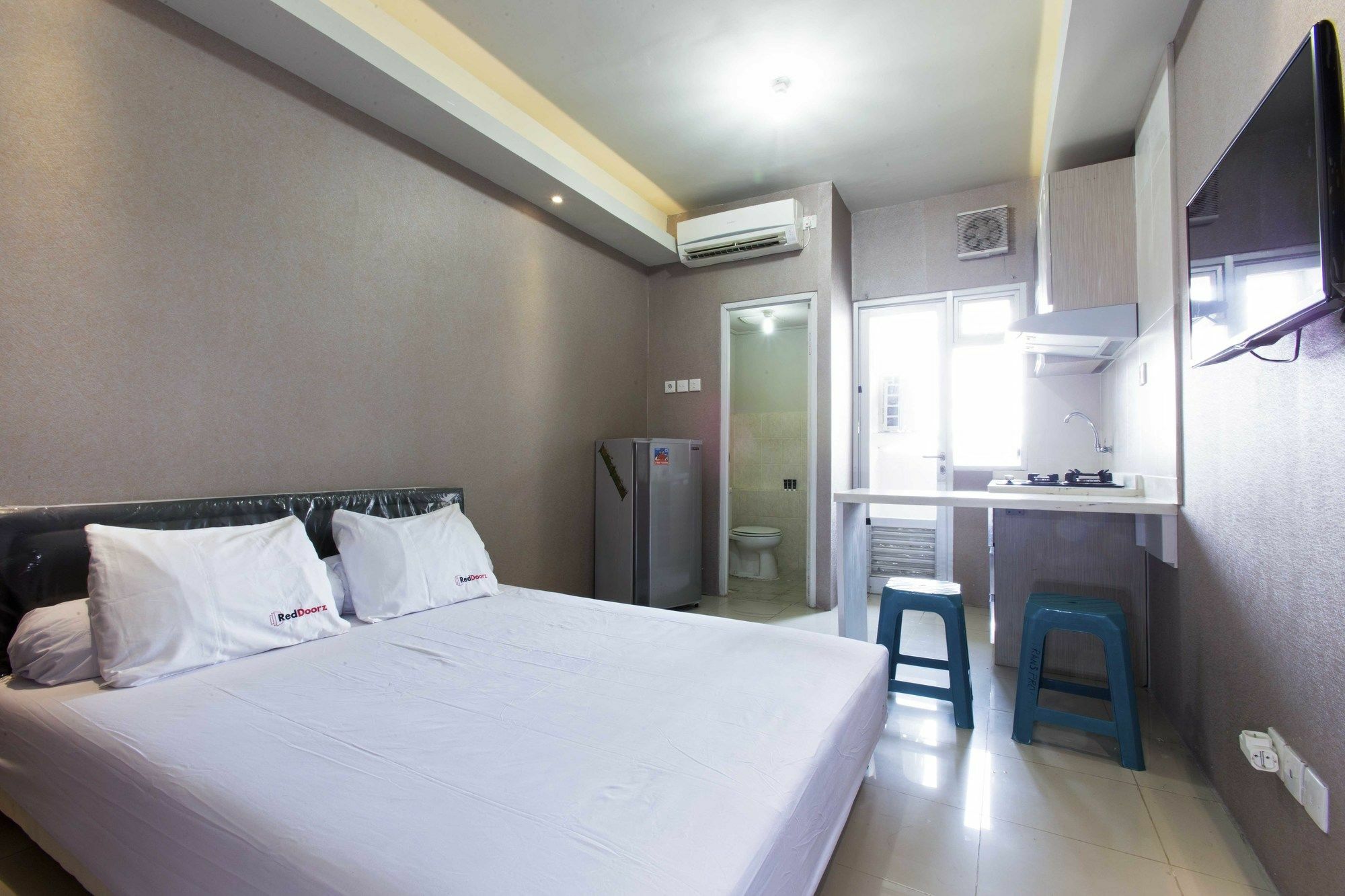 Reddoorz Apartment @ Pegangsaan Kelapa Gading Giacarta Esterno foto