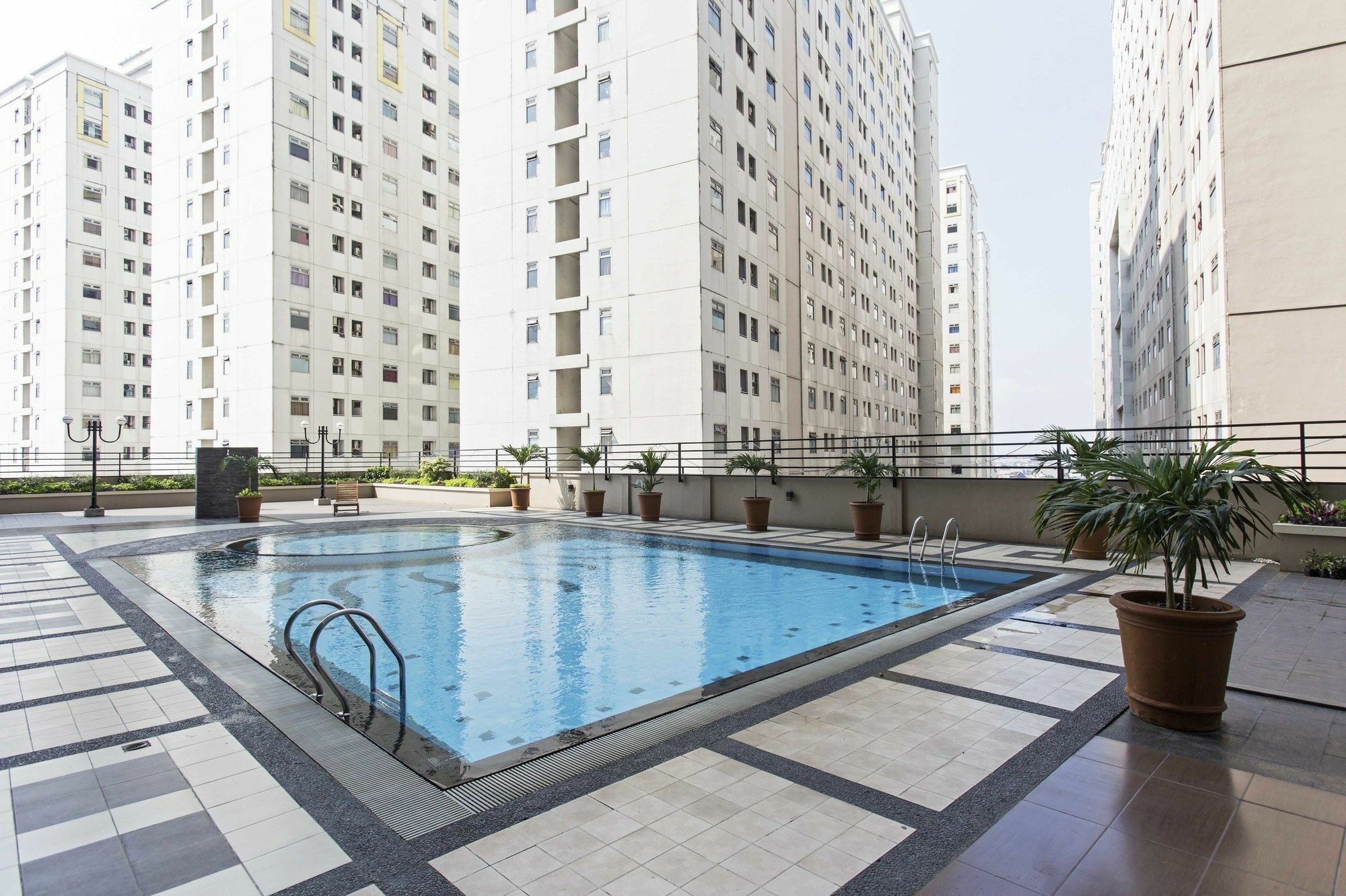 Reddoorz Apartment @ Pegangsaan Kelapa Gading Giacarta Esterno foto