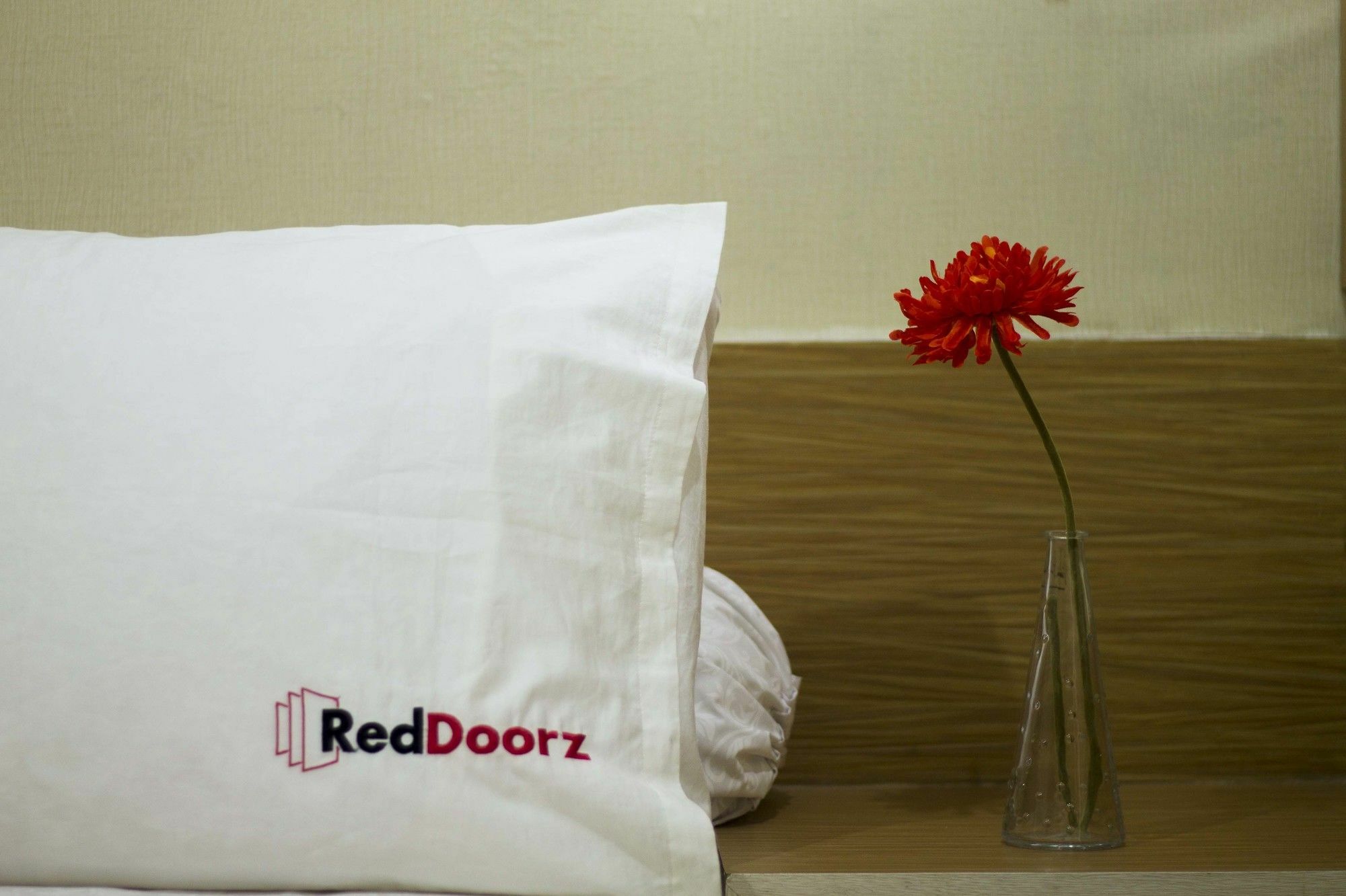Reddoorz Apartment @ Pegangsaan Kelapa Gading Giacarta Esterno foto