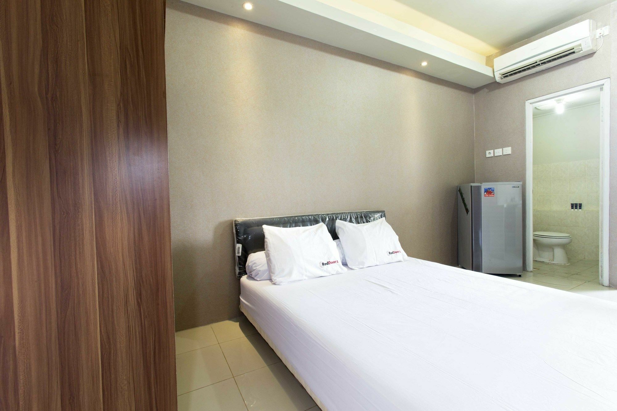 Reddoorz Apartment @ Pegangsaan Kelapa Gading Giacarta Esterno foto