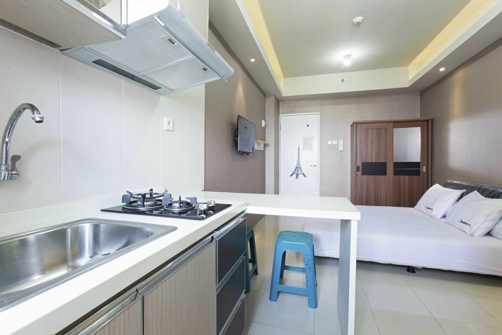 Reddoorz Apartment @ Pegangsaan Kelapa Gading Giacarta Esterno foto