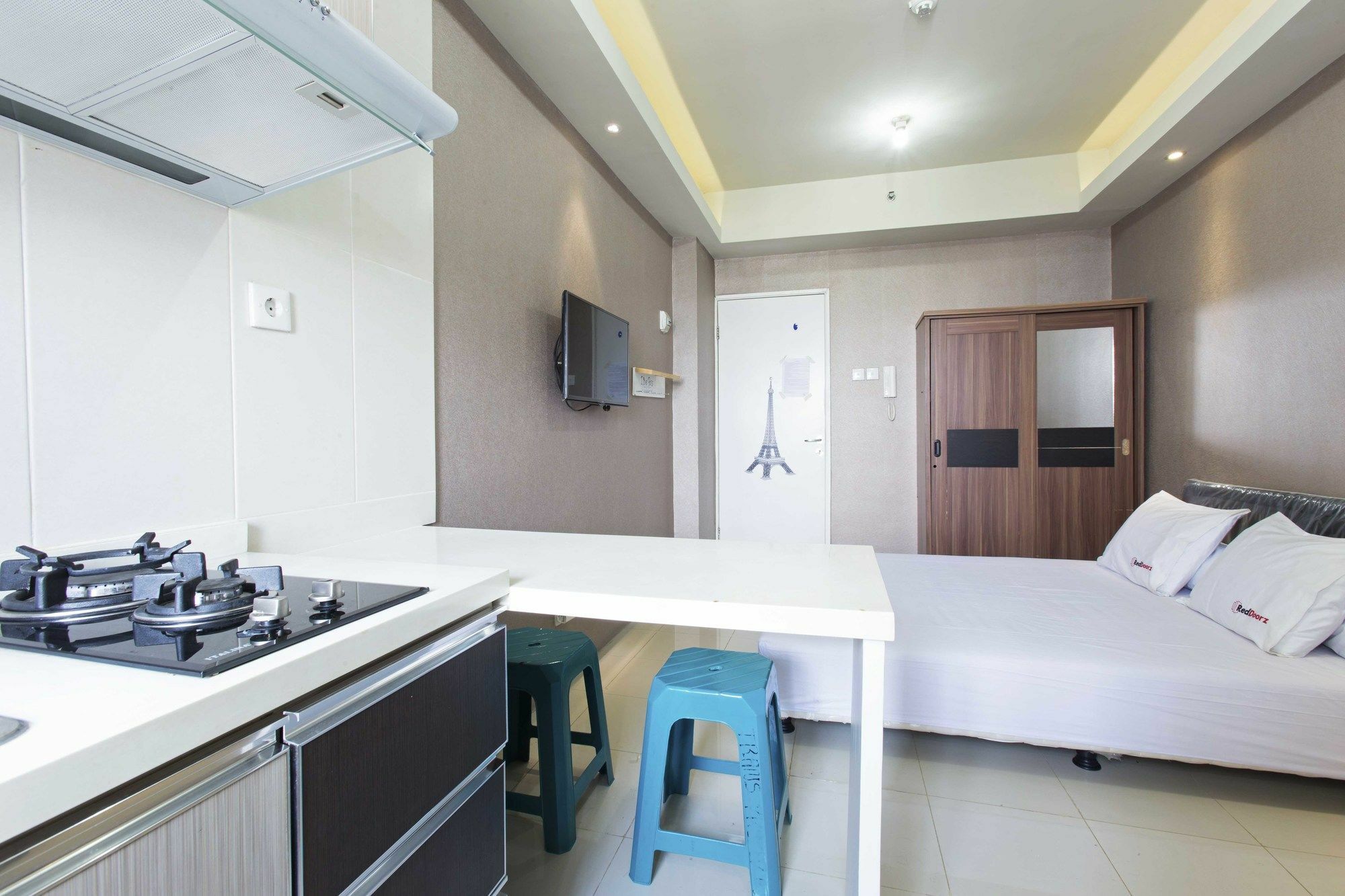 Reddoorz Apartment @ Pegangsaan Kelapa Gading Giacarta Esterno foto